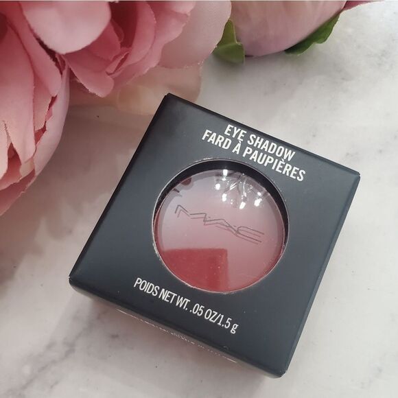 MAC Matte Eyeshadow in Haute Sauce (Intense Brick Red) - Picture 11 of 15